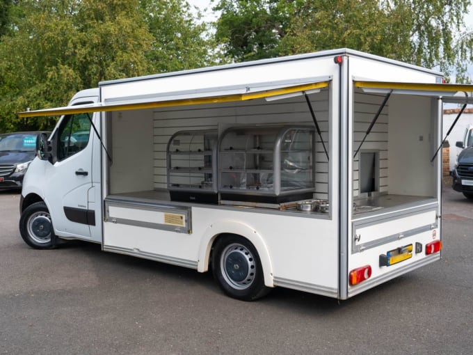 2025 Renault Master