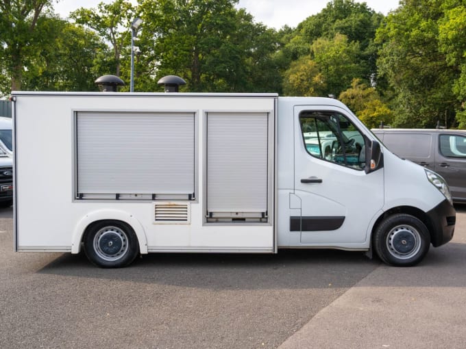 2025 Renault Master