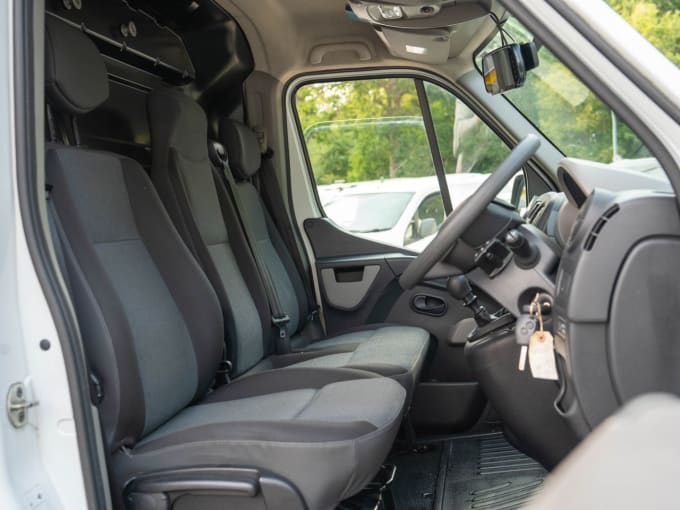2025 Renault Master