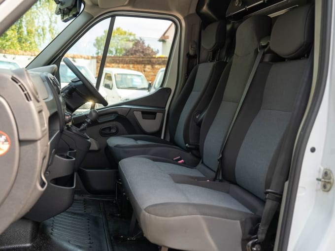 2025 Renault Master