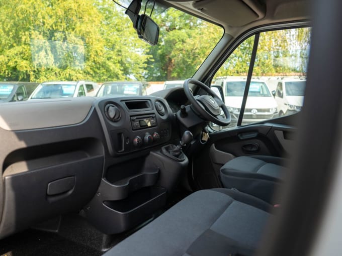 2025 Renault Master