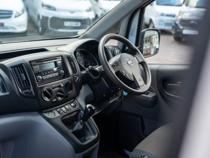 2025 Nissan Nv200