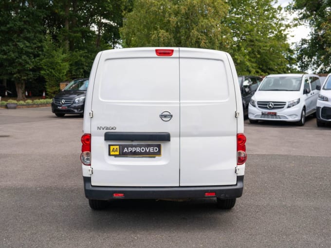 2025 Nissan Nv200
