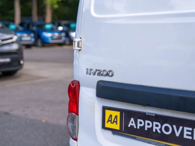 2025 Nissan Nv200