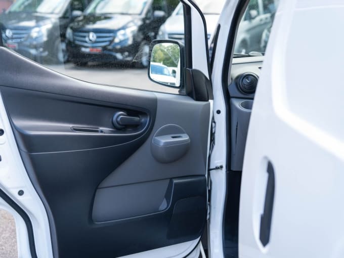 2025 Nissan Nv200