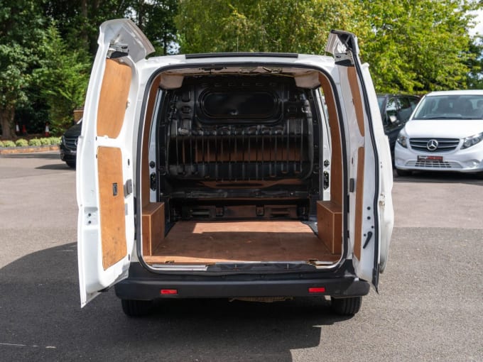 2025 Nissan Nv200