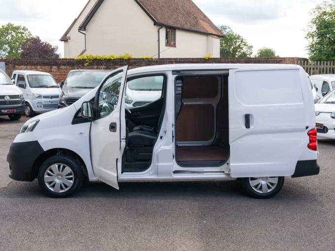2025 Nissan Nv200