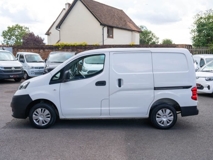 2025 Nissan Nv200