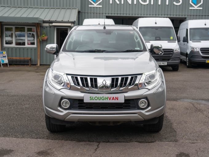 2025 Mitsubishi L200