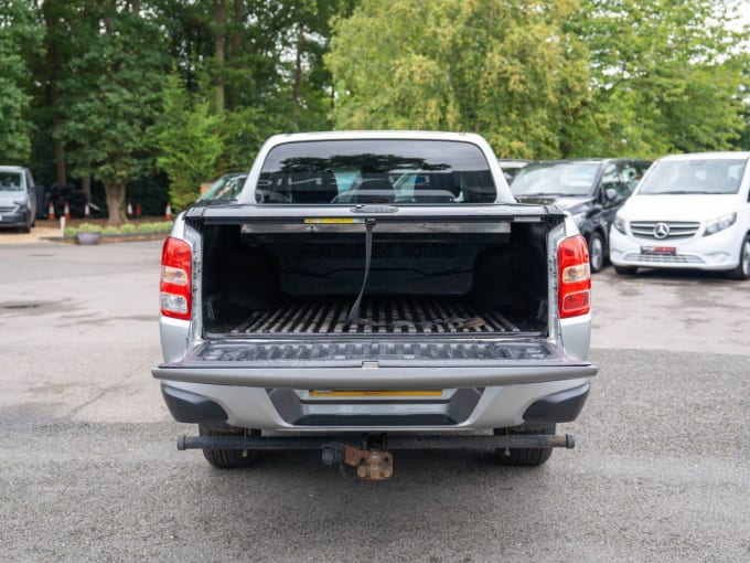 2025 Mitsubishi L200