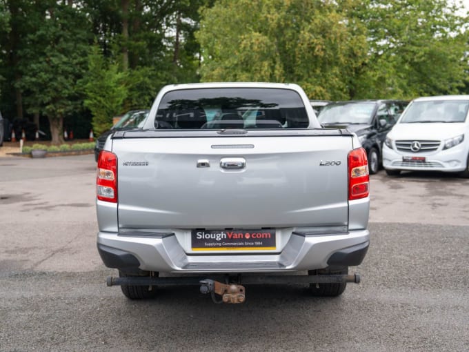 2025 Mitsubishi L200