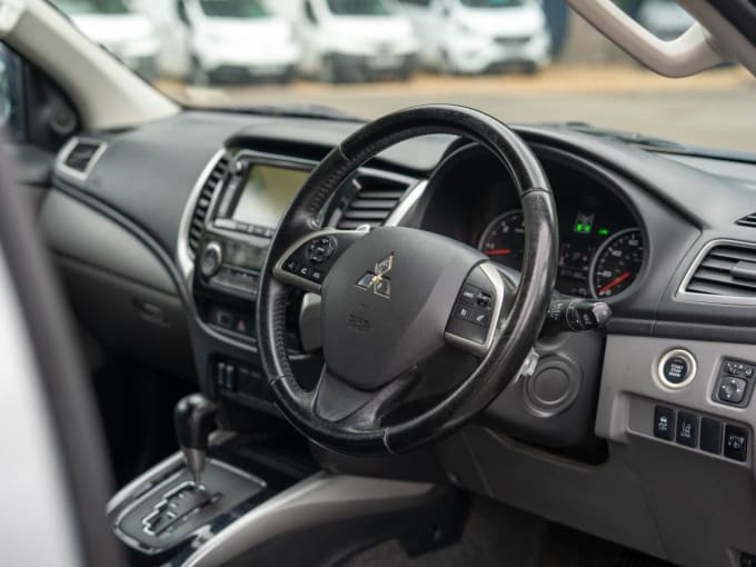 2025 Mitsubishi L200