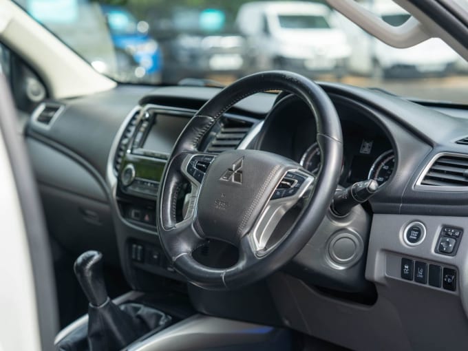 2025 Mitsubishi L200