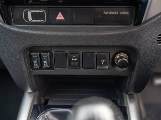 2025 Mitsubishi L200