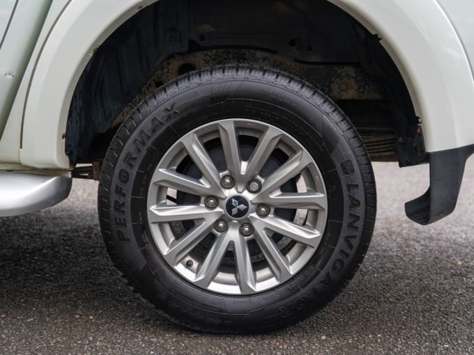2025 Mitsubishi L200