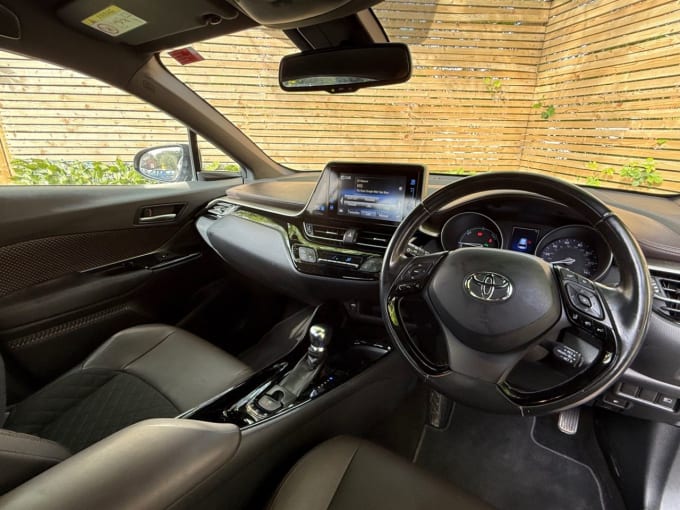 2025 Toyota C-hr