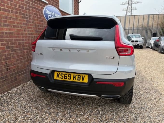 2025 Volvo Xc40