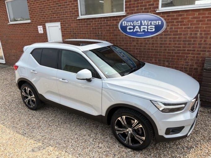 2025 Volvo Xc40