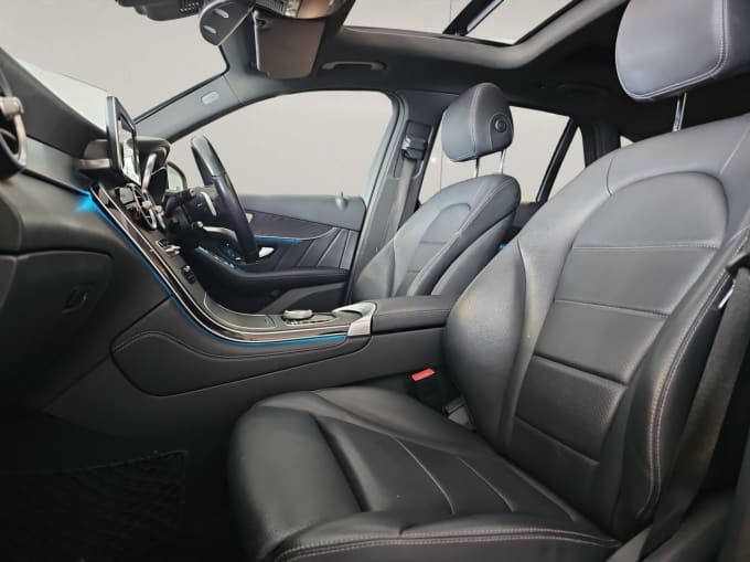2025 Mercedes-benz Glc