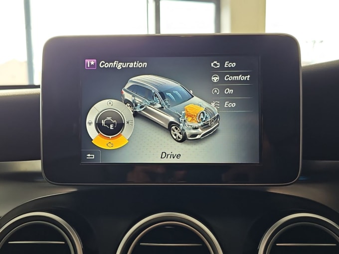 2025 Mercedes-benz Glc