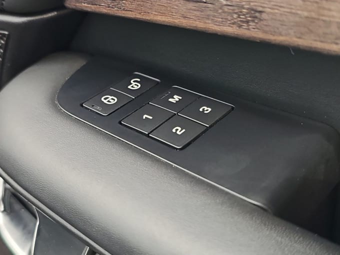 2025 Land Rover Discovery