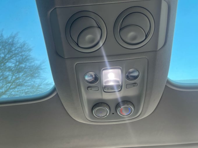 2025 Peugeot Traveller