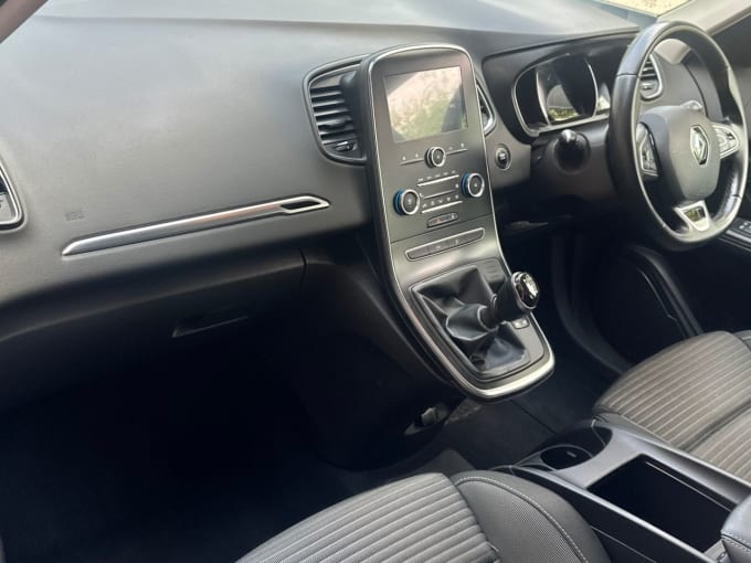 2025 Renault Grand Scenic
