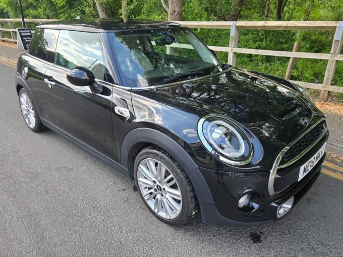 2025 Mini Hatch
