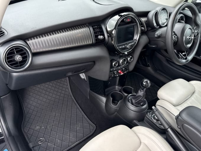 2025 Mini Hatch