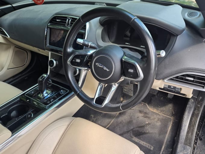 2025 Jaguar Xe