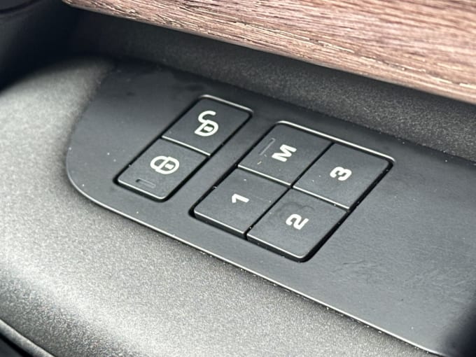 2025 Land Rover Discovery