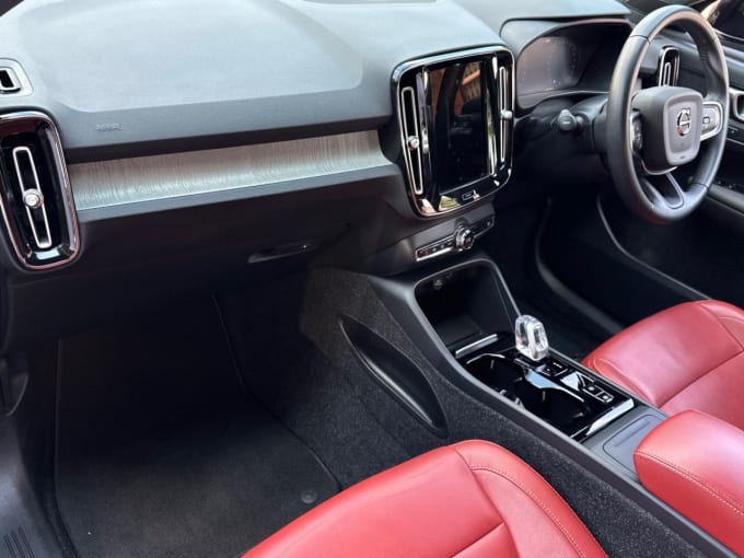 2025 Volvo Xc40