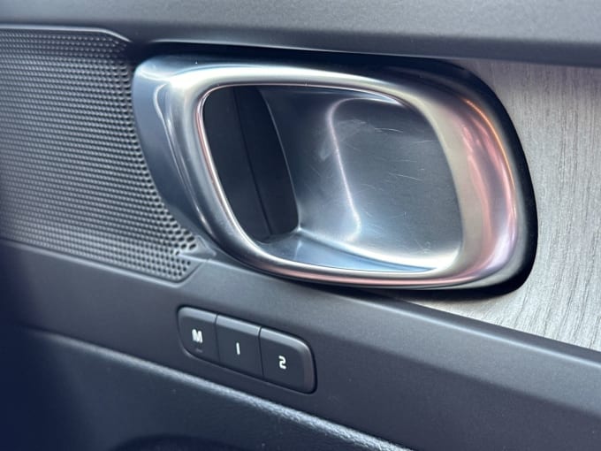2025 Volvo Xc40