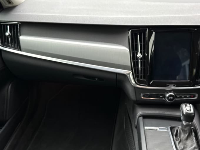 2025 Volvo S90