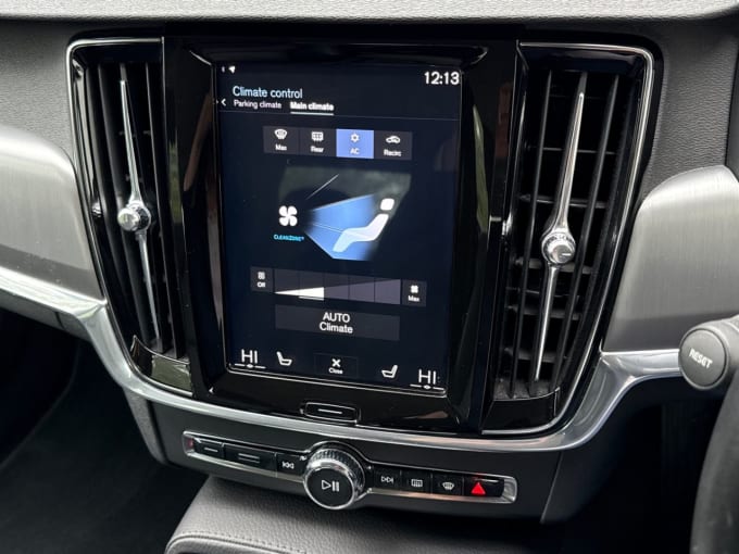2025 Volvo S90