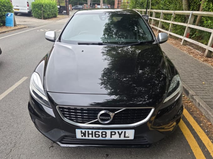 2025 Volvo V40