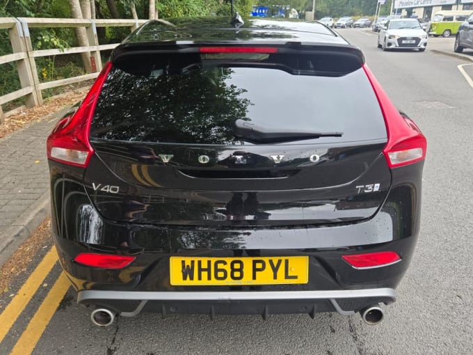 2025 Volvo V40