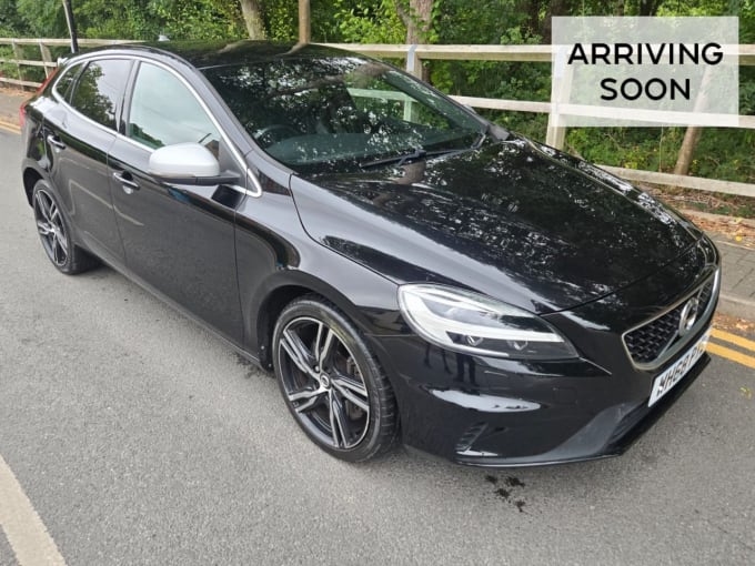 2025 Volvo V40