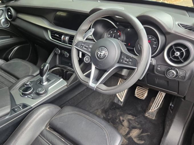 2025 Alfa Romeo Stelvio