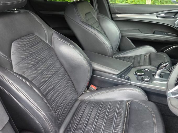 2025 Alfa Romeo Stelvio