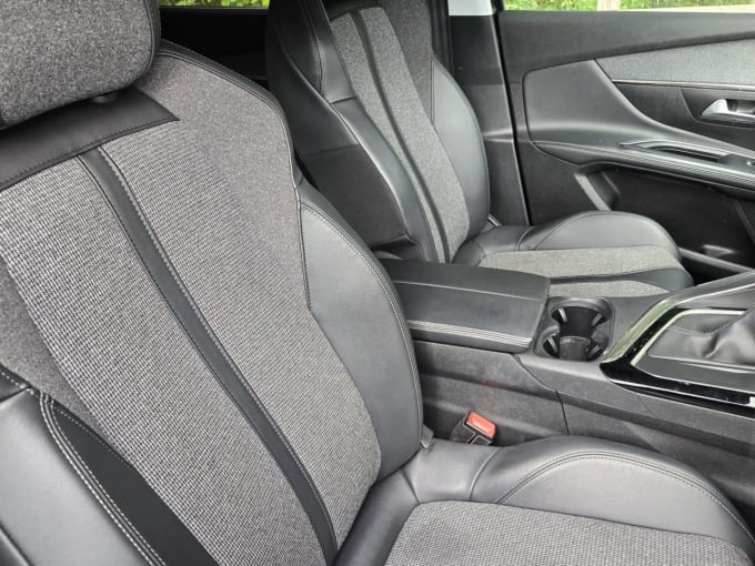 2025 Peugeot 5008