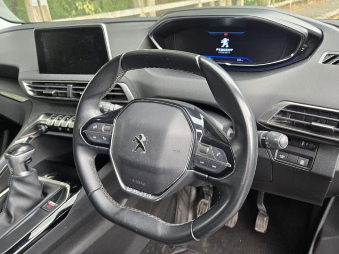 2025 Peugeot 5008