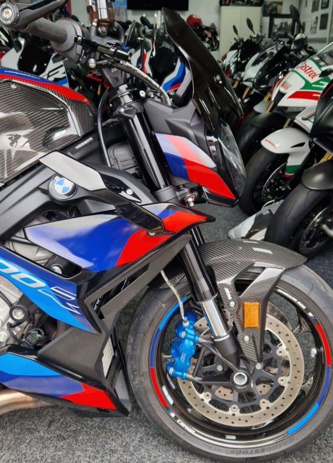 2023 BMW M 1000 R