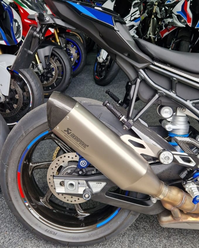 2023 BMW M 1000 R
