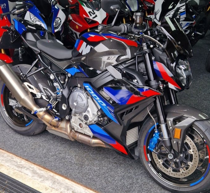 2023 BMW M 1000 R