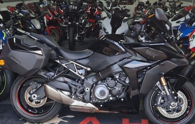 2023 Suzuki Gsxs 1000 T