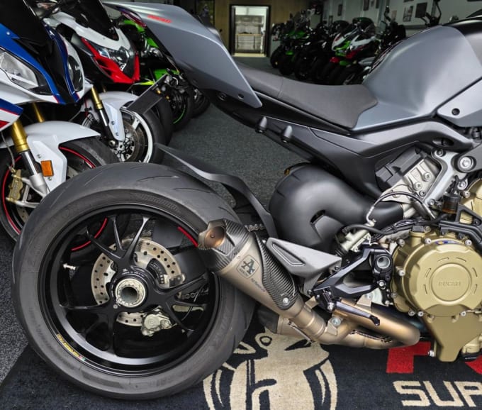 2023 Ducati Streetfighter V4