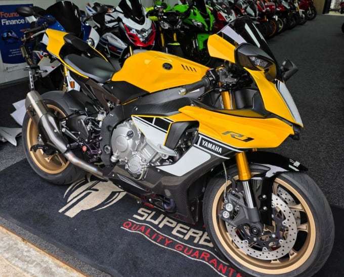 2016 Yamaha Yzf R1 16