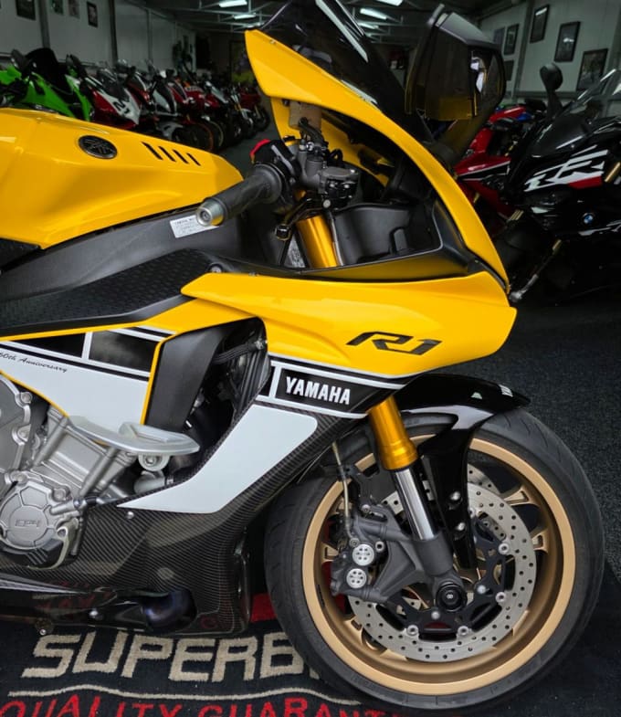 2016 Yamaha Yzf R1 16