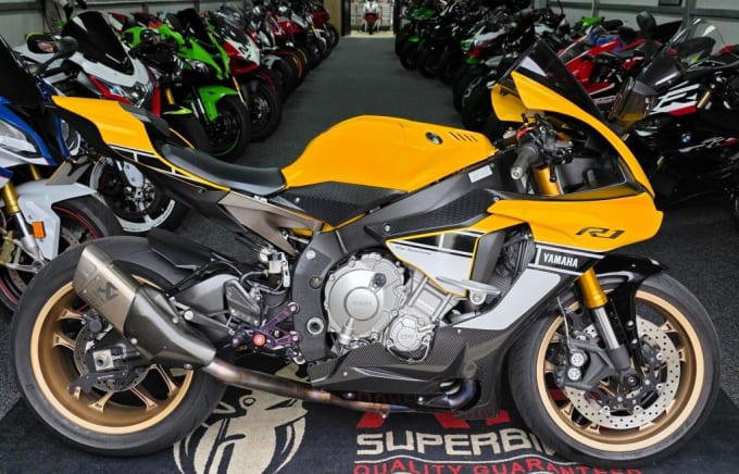 2016 Yamaha Yzf R1 16